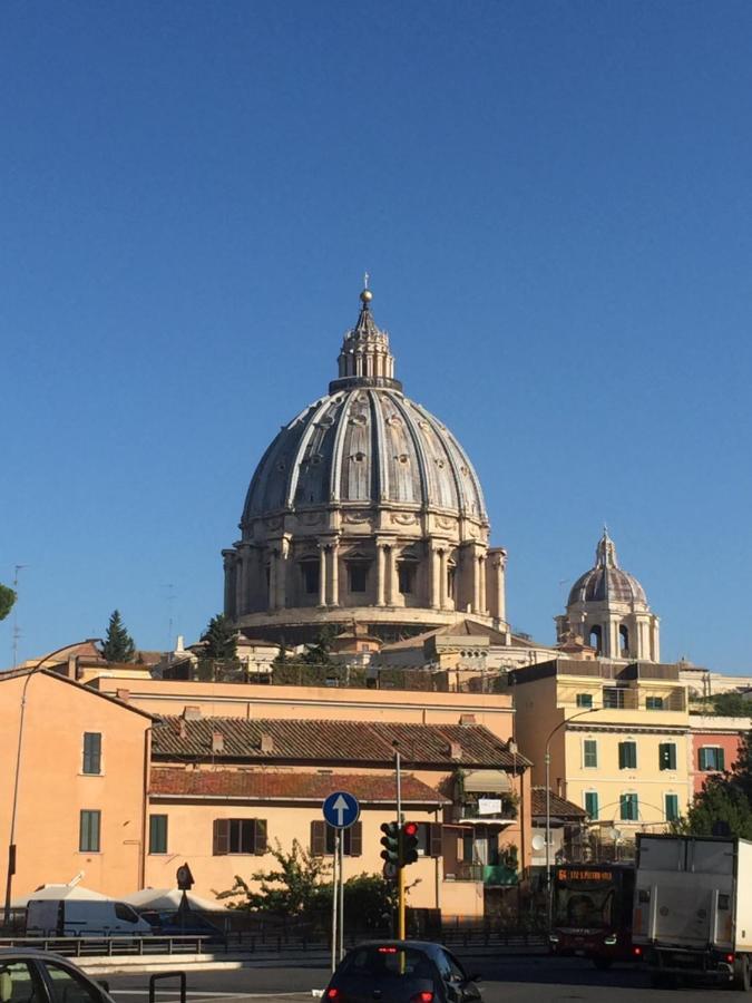 Alloggio Turistico Roberta San Pietro Рим Экстерьер фото